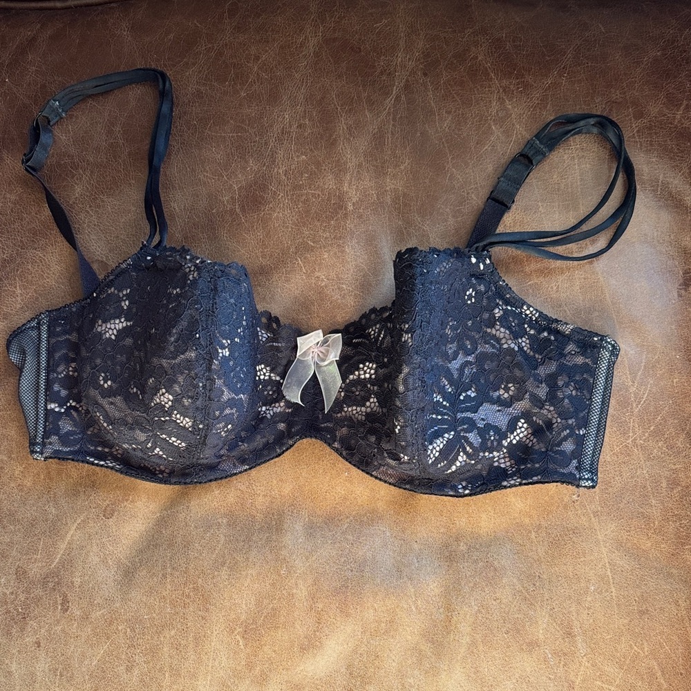 B. Tempt’d Black Lace Bra 32DDD